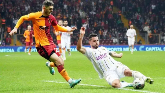 Spor Toto Süper Lig: Galatasaray: 2 - İstanbulspor: 0 (İlk yarı)
