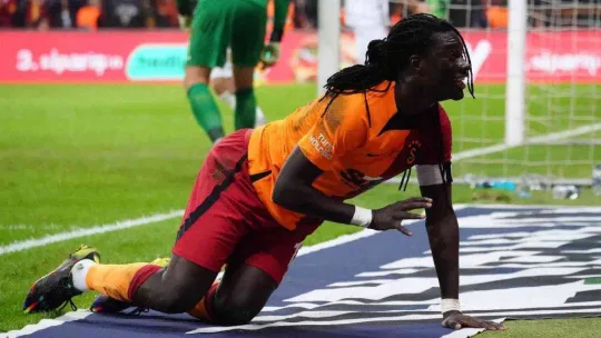 Spor Toto Süper Lig: Galatasaray: 2 - İstanbulspor: 0 (İlk yarı)