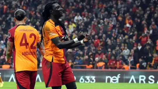 Spor Toto Süper Lig: Galatasaray: 2 - İstanbulspor: 0 (İlk yarı)