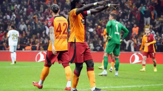 Spor Toto Süper Lig: Galatasaray: 2 - İstanbulspor: 0 (İlk yarı)