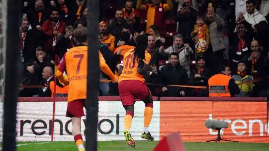 Spor Toto Süper Lig: Galatasaray: 2 - İstanbulspor: 0 (İlk yarı)