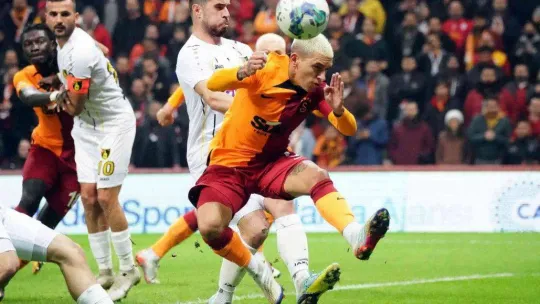 Spor Toto Süper Lig: Galatasaray: 2 - İstanbulspor: 0 (İlk yarı)