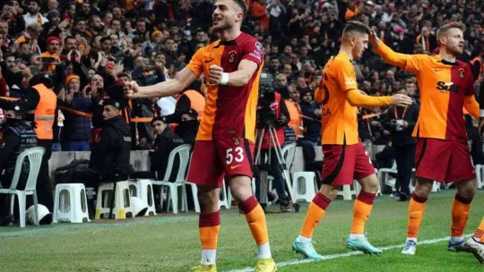 Spor Toto Süper Lig: Galatasaray: 2 - MKE Ankaragücü: 1 (İlk yarı)
