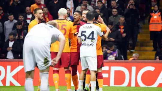 Spor Toto Süper Lig: Galatasaray: 2 - MKE Ankaragücü: 1 (İlk yarı)