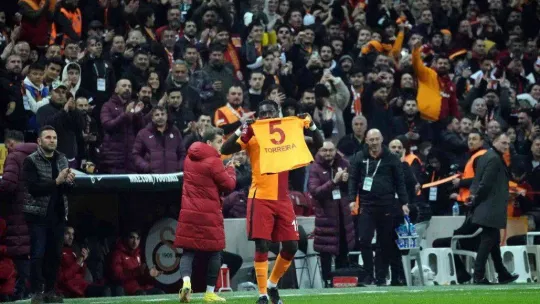 Spor Toto Süper Lig: Galatasaray: 2 - MKE Ankaragücü: 1 (İlk yarı)