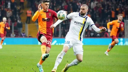 Spor Toto Süper Lig: Galatasaray: 2 - MKE Ankaragücü: 1 (İlk yarı)