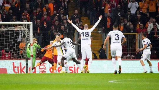 Spor Toto Süper Lig: Galatasaray: 2 - MKE Ankaragücü: 1 (İlk yarı)