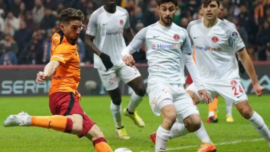 Spor Toto Süper Lig: Galatasaray: 0 - Ümraniyespor: 1 (Maç devam ediyor)