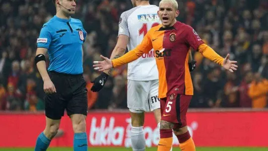 Spor Toto Süper Lig: Galatasaray: 0 - Ümraniyespor: 1 (Maç devam ediyor)