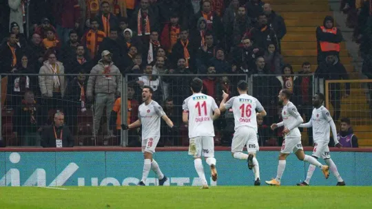 Spor Toto Süper Lig: Galatasaray: 0 - Ümraniyespor: 1 (Maç devam ediyor)