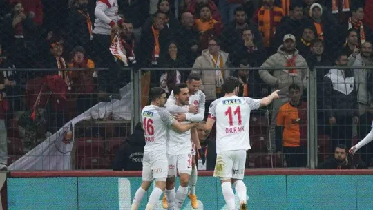 Spor Toto Süper Lig: Galatasaray: 0 - Ümraniyespor: 1 (Maç devam ediyor)