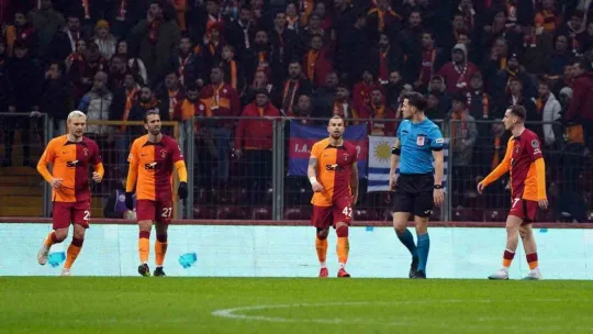 Spor Toto Süper Lig: Galatasaray: 0 - Ümraniyespor: 1 (Maç devam ediyor)