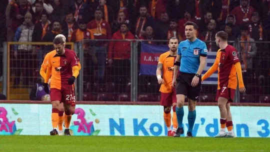 Spor Toto Süper Lig: Galatasaray: 0 - Ümraniyespor: 1 (Maç devam ediyor)
