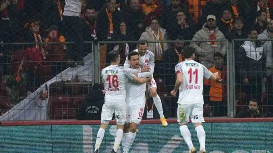 Spor Toto Süper Lig: Galatasaray: 0 - Ümraniyespor: 1 (Maç devam ediyor)