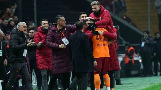 Spor Toto Süper Lig: Galatasararay: 1 - Ümraniyespor: 2 (İlk yarı)