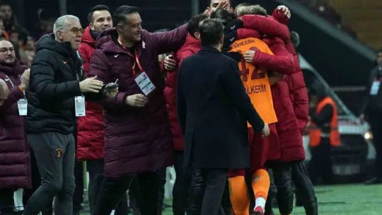 Spor Toto Süper Lig: Galatasararay: 1 - Ümraniyespor: 2 (İlk yarı)