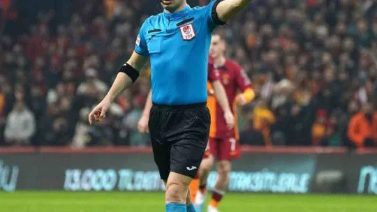 Spor Toto Süper Lig: Galatasararay: 1 - Ümraniyespor: 2 (İlk yarı)