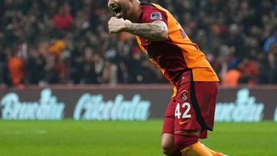 Spor Toto Süper Lig: Galatasararay: 1 - Ümraniyespor: 2 (İlk yarı)
