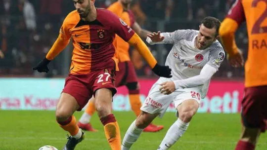 Spor Toto Süper Lig: Galatasararay: 1 - Ümraniyespor: 2 (İlk yarı)