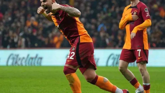 Spor Toto Süper Lig: Galatasararay: 1 - Ümraniyespor: 2 (İlk yarı)
