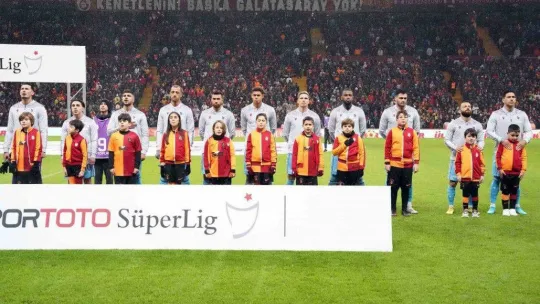 Spor Toto Süper Lig: Galatasaray: 1 - Trabzonspor: 1 (Maç devam ediyor)