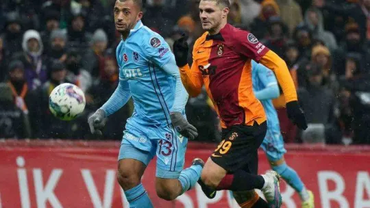 Spor Toto Süper Lig: Galatasaray: 1 - Trabzonspor: 1 (İlk yarı)