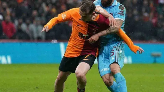 Spor Toto Süper Lig: Galatasaray: 1 - Trabzonspor: 1 (İlk yarı)