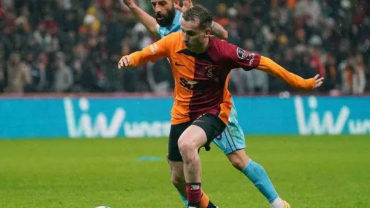 Spor Toto Süper Lig: Galatasaray: 1 - Trabzonspor: 1 (İlk yarı)