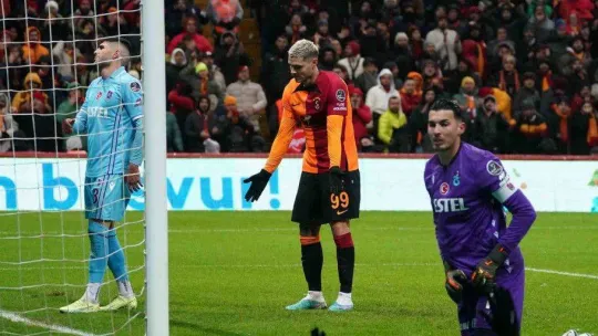 Spor Toto Süper Lig: Galatasaray: 1 - Trabzonspor: 1 (İlk yarı)