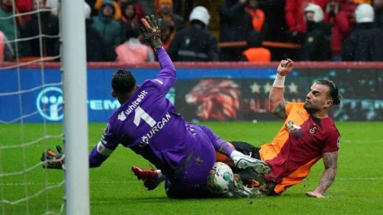 Spor Toto Süper Lig: Galatasaray: 1 - Trabzonspor: 1 (İlk yarı)
