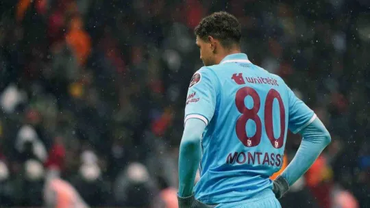 Spor Toto Süper Lig: Galatasaray: 1 - Trabzonspor: 1 (İlk yarı)