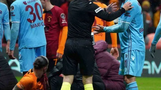 Spor Toto Süper Lig: Galatasaray: 1 - Trabzonspor: 1 (İlk yarı)