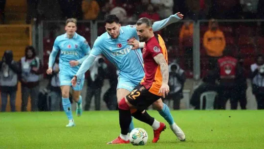 Spor Toto Süper Lig: Galatasaray: 1 - Trabzonspor: 1 (İlk yarı)