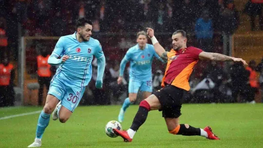 Spor Toto Süper Lig: Galatasaray: 1 - Trabzonspor: 1 (İlk yarı)