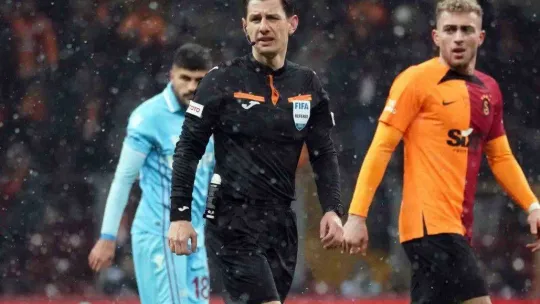 Spor Toto Süper Lig: Galatasaray: 1 - Trabzonspor: 1 (İlk yarı)