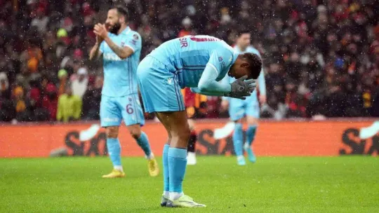 Spor Toto Süper Lig: Galatasaray: 1 - Trabzonspor: 1 (İlk yarı)