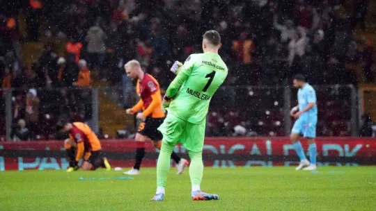 Spor Toto Süper Lig: Galatasaray: 1 - Trabzonspor: 1 (İlk yarı)