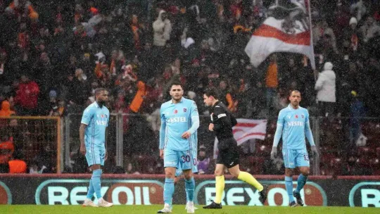 Spor Toto Süper Lig: Galatasaray: 1 - Trabzonspor: 1 (İlk yarı)