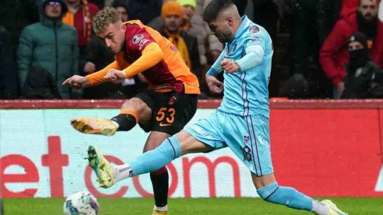 Spor Toto Süper Lig: Galatasaray: 1 - Trabzonspor: 1 (İlk yarı)