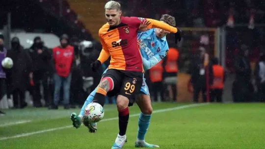 Spor Toto Süper Lig: Galatasaray: 1 - Trabzonspor: 1 (İlk yarı)