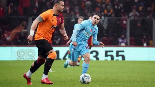 Spor Toto Süper Lig: Galatasaray: 1 - Trabzonspor: 1 (İlk yarı)