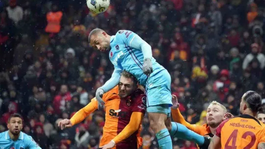 Spor Toto Süper Lig: Galatasaray: 1 - Trabzonspor: 1 (İlk yarı)
