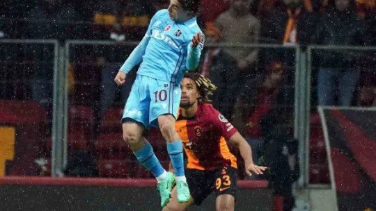 Spor Toto Süper Lig: Galatasaray: 1 - Trabzonspor: 1 (İlk yarı)