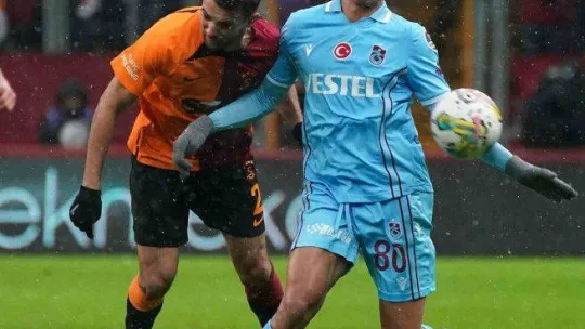 Spor Toto Süper Lig: Galatasaray: 1 - Trabzonspor: 1 (İlk yarı)
