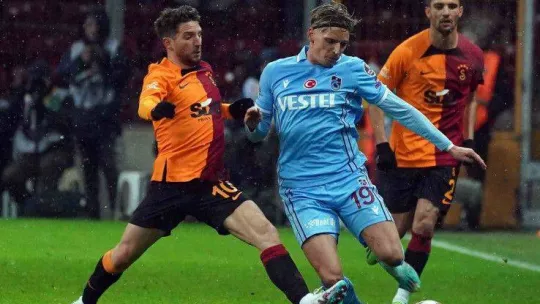 Spor Toto Süper Lig: Galatasaray: 1 - Trabzonspor: 1 (İlk yarı)