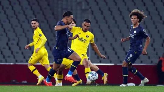 Spor Toto Süper Lig: İstanbulspor: 0 - Fenerbahçe: 0 (Maç devam ediyor)