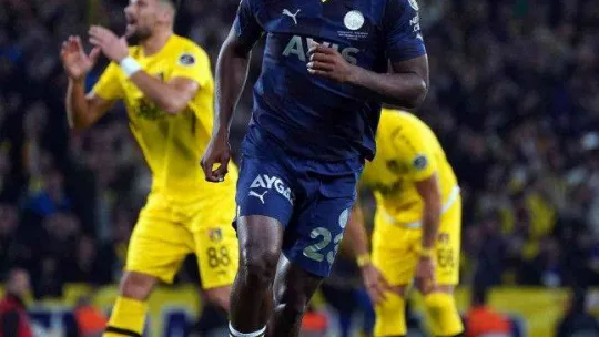 Spor Toto Süper Lig: İstanbulspor: 0 - Fenerbahçe: 2 (İlk yarı)