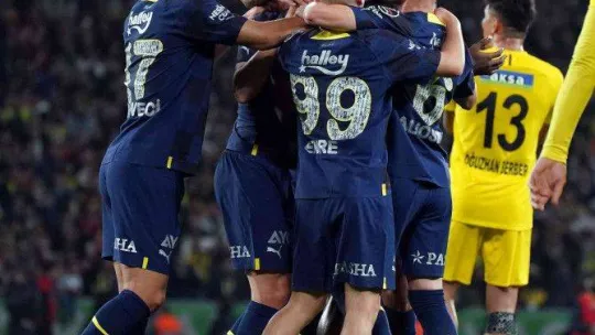 Spor Toto Süper Lig: İstanbulspor: 0 - Fenerbahçe: 2 (İlk yarı)