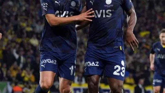 Spor Toto Süper Lig: İstanbulspor: 0 - Fenerbahçe: 2 (İlk yarı)