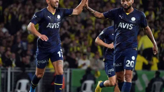 Spor Toto Süper Lig: İstanbulspor: 0 - Fenerbahçe: 2 (İlk yarı)